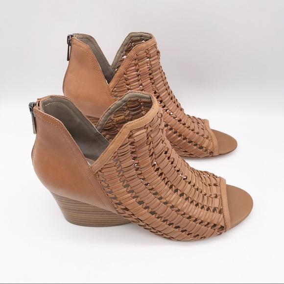 Donald Pliner Jacqi Wedge in Fawn Size 9.5 - Picture 9 of 16